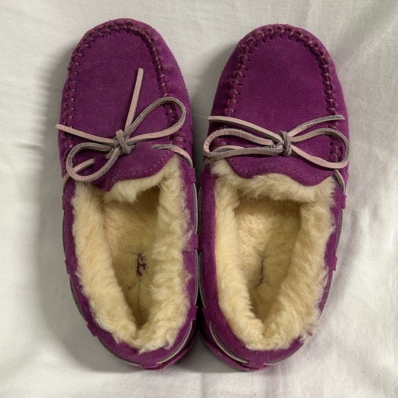 UGGS Slippers - Picture 4 of 5